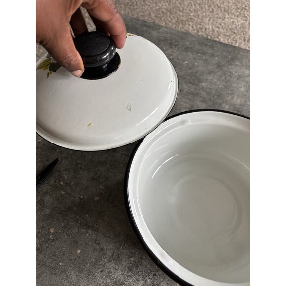 Vtg Floral Enamelware Sauce Pot w Lid 1 Qt./4 cups 1970’s - Picture 11 of 12